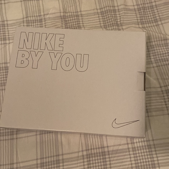 Custom lebron shoes - Picture 3 of 6